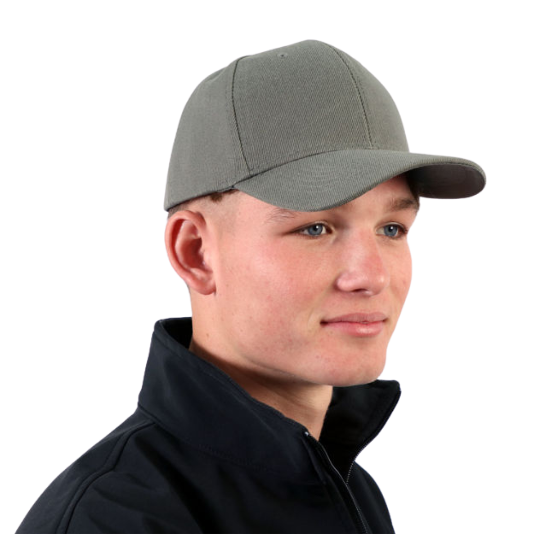 Man wearing a grey heavy duty cap
